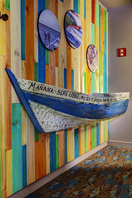 Ghl Hotel Montería Εξωτερικό φωτογραφία A boat with the phrase "Tomorrow will be free" written on it
